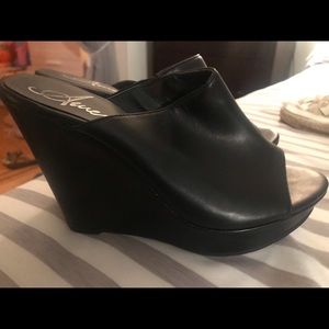 Like  new open toe wedges